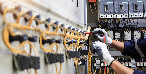 Professional Electrician technician working in Volo, IL